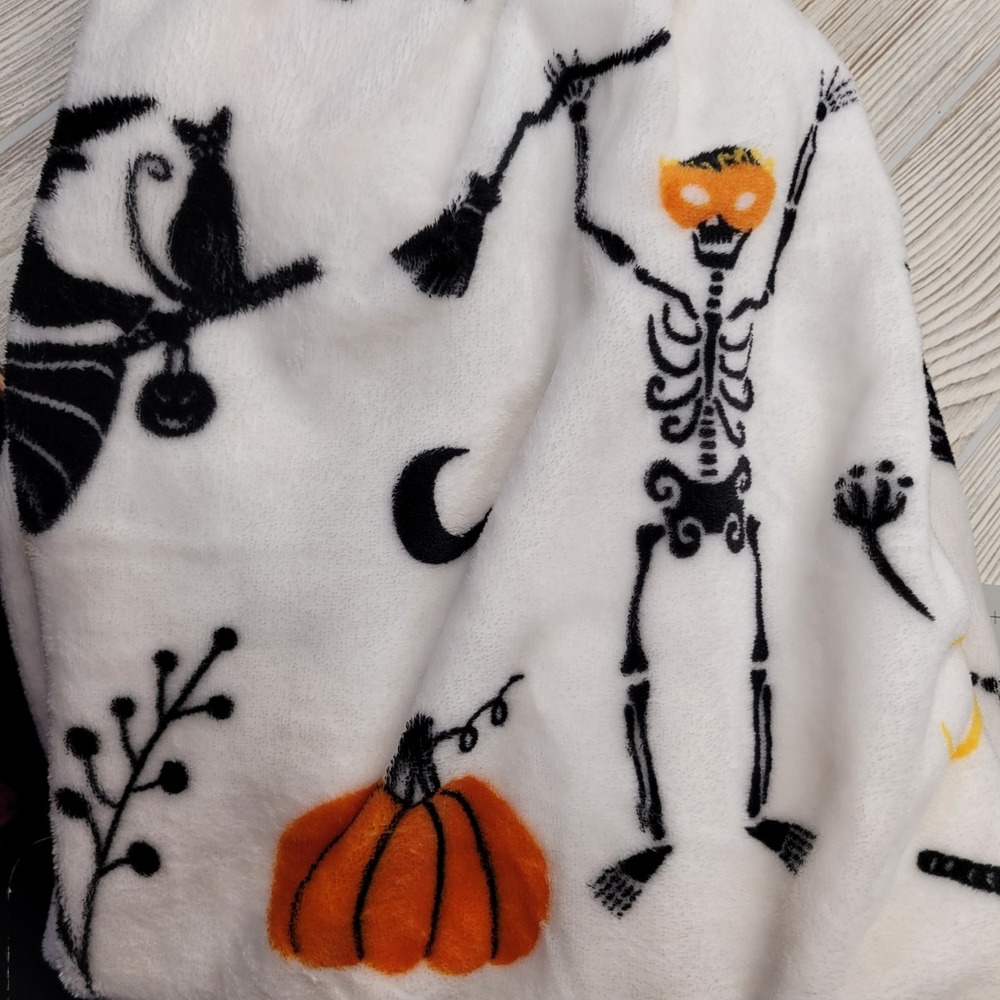 Halloween Skeleton Witch Cat Pumpkin Throw Blanket Soft Fleece 50x60 Celebrate - Picture 5 of 5